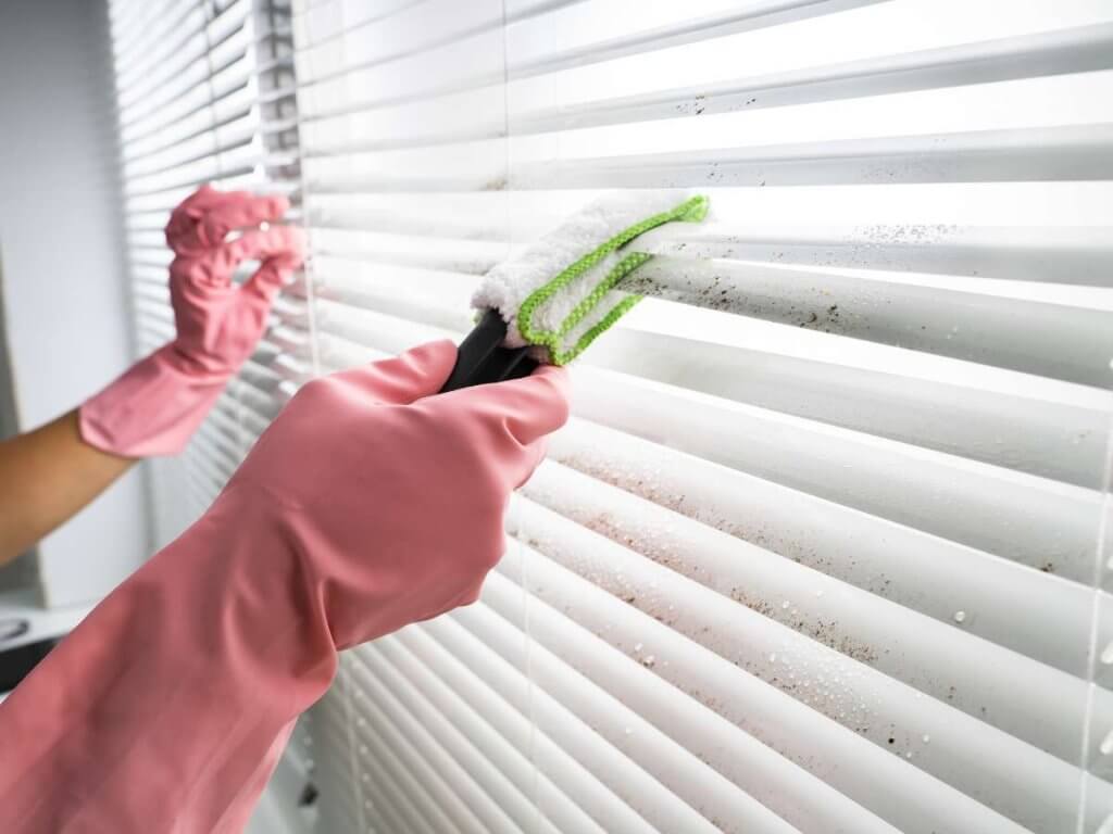 cleaning blinds | best blinds for kitchen windows